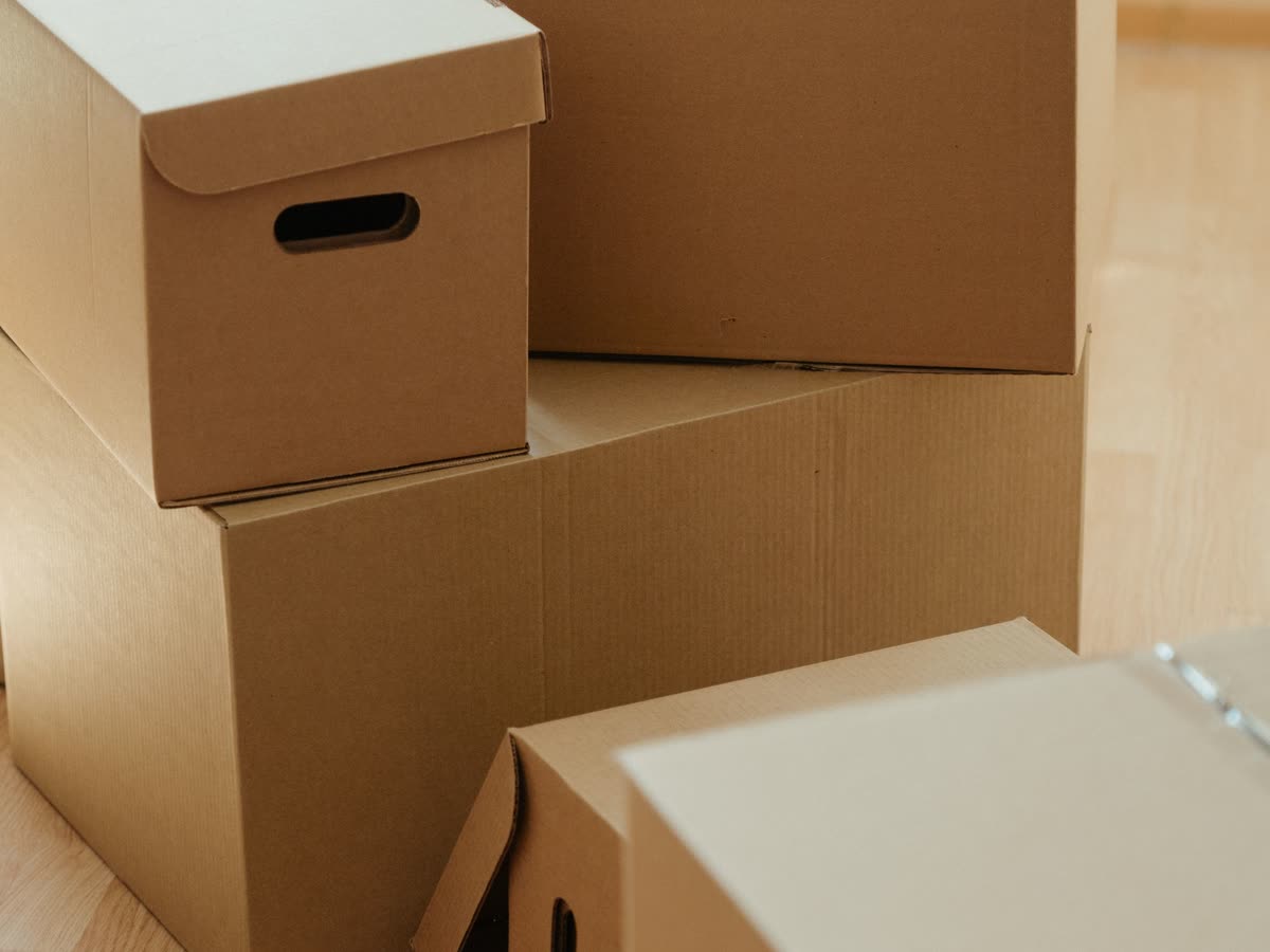 Scatole di cartone pronte per un trasloco